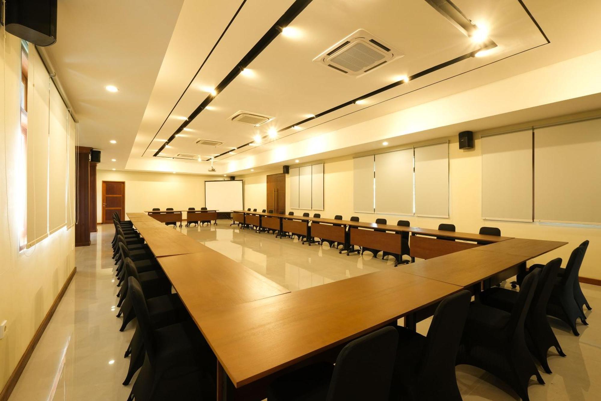 Hotel Bhuwana Hotel&farming
